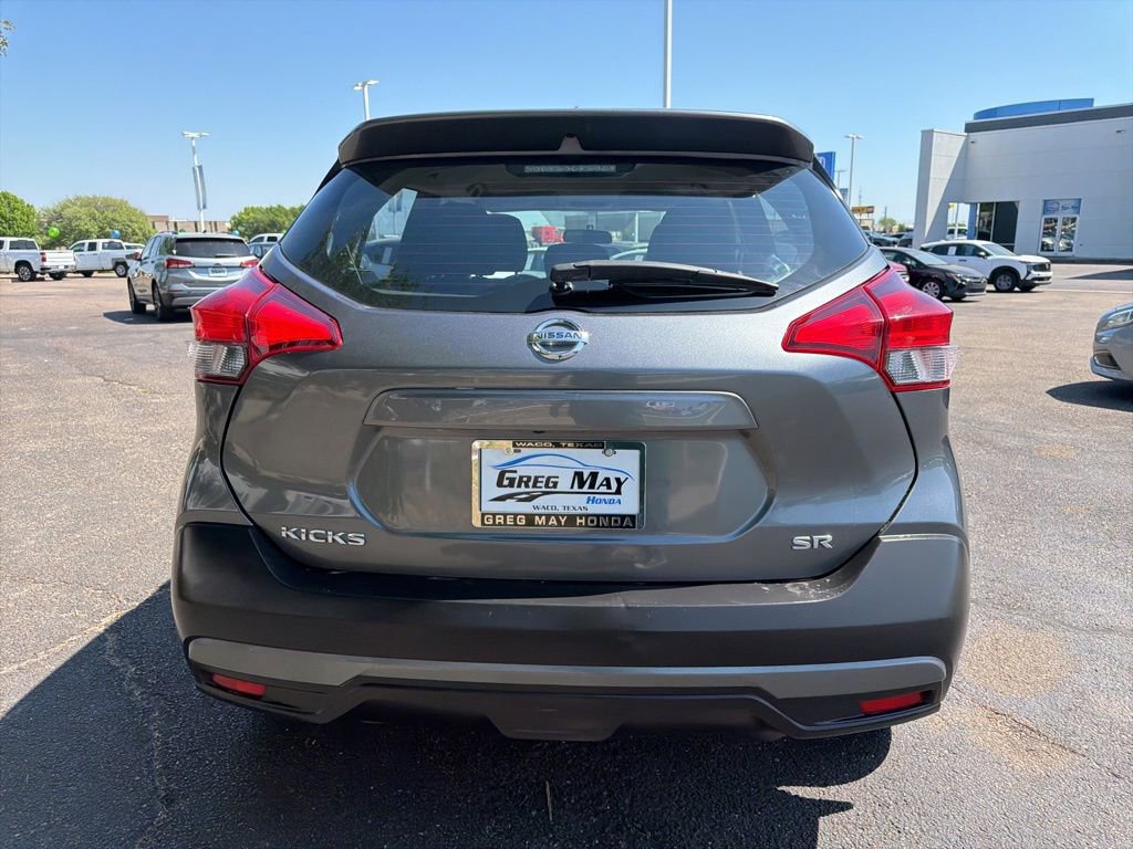 Used 2019 Nissan Kicks SR image 4