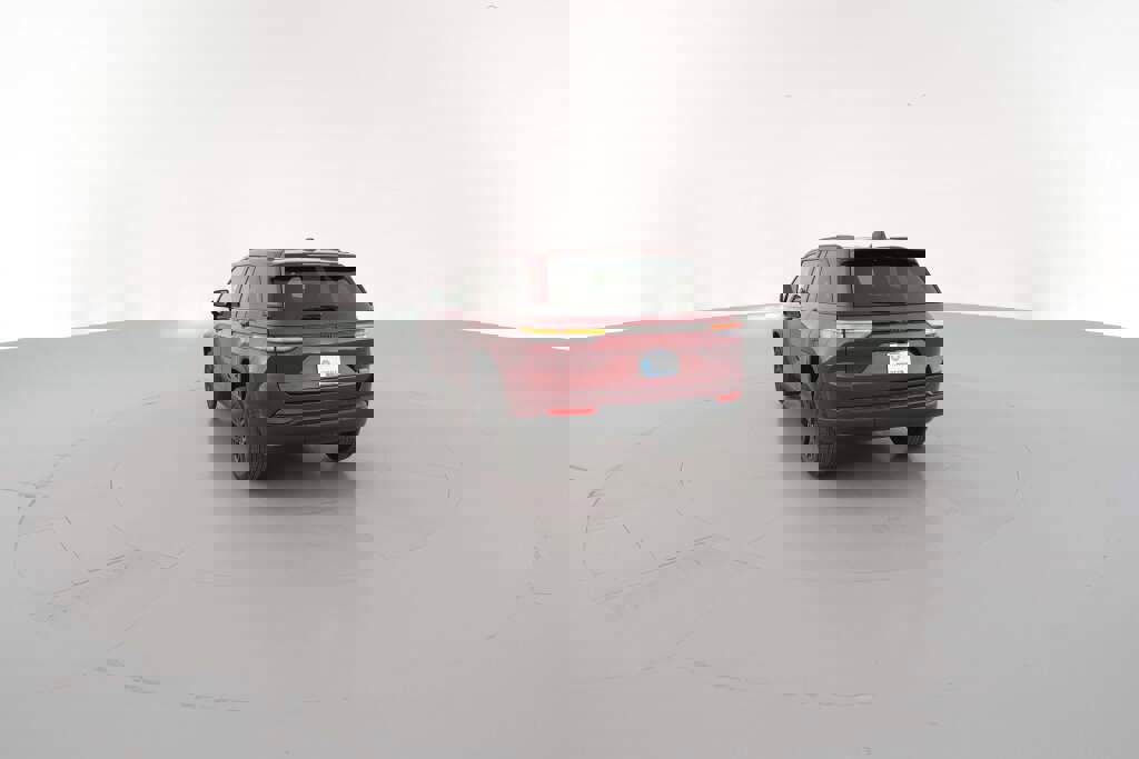 New 2025 Jeep Grand Cherokee Altitude image 9