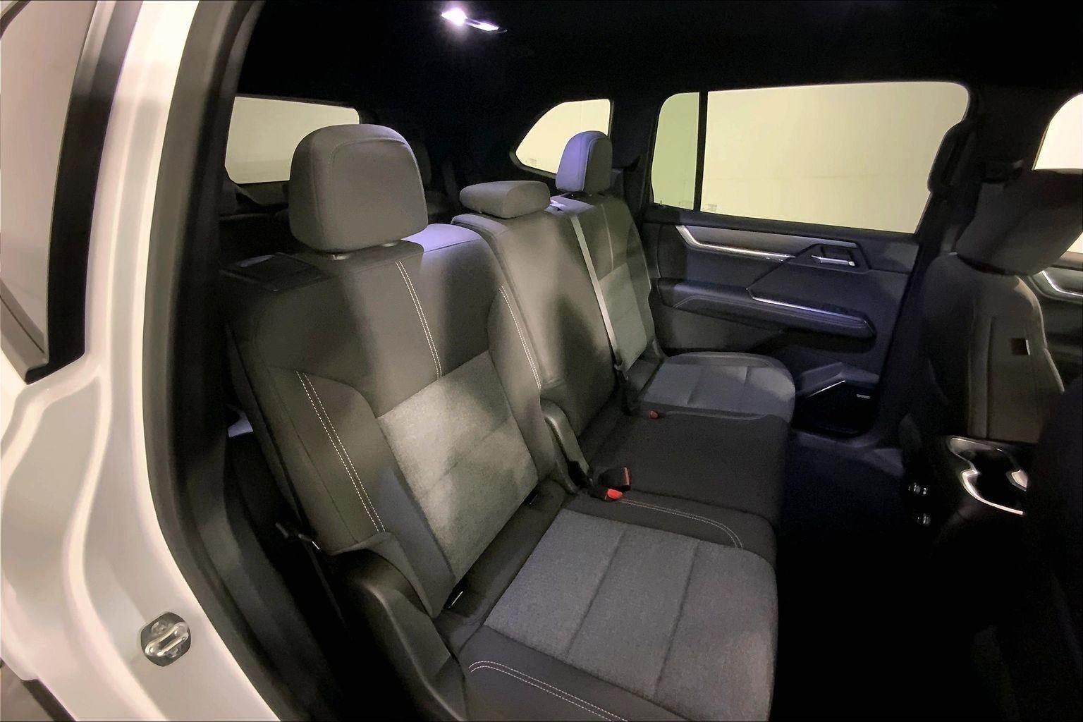 Used 2025 GMC Acadia Elevation AWD/4WD image 23