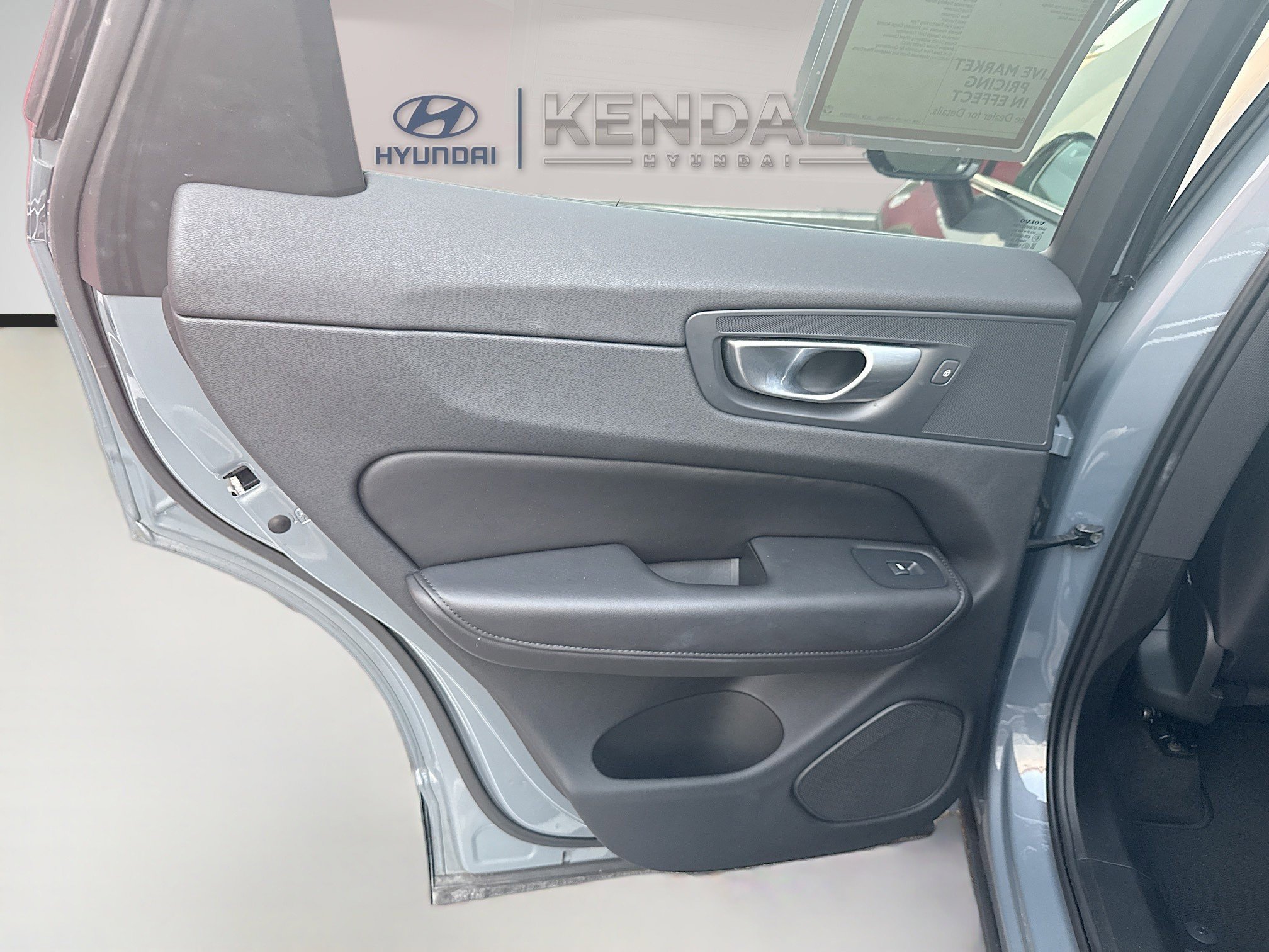 Used 2024 Volvo XC60 B5 Plus image 24