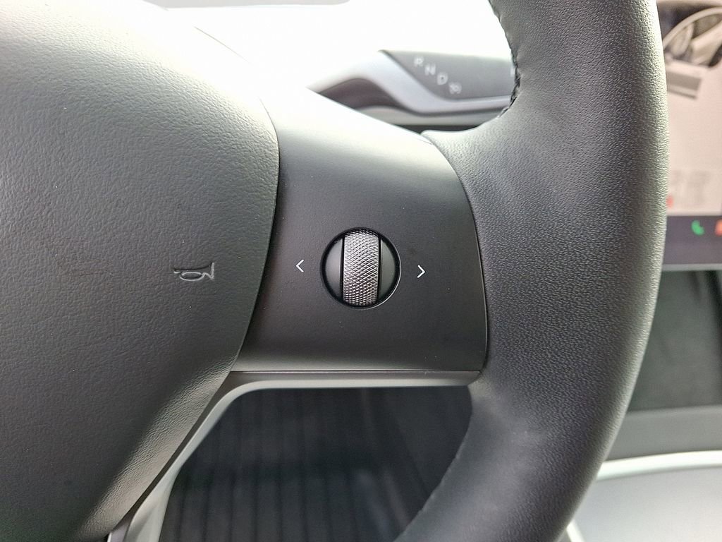 Used 2021 Tesla Model 3 Standard Range Plus image 23