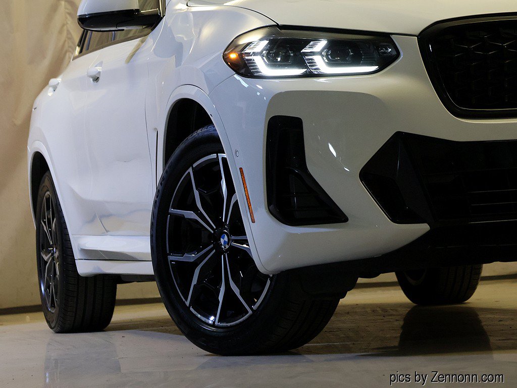 Used 2023 BMW X4 xDrive30i w/ M Sport Package AWD/4WD image 4