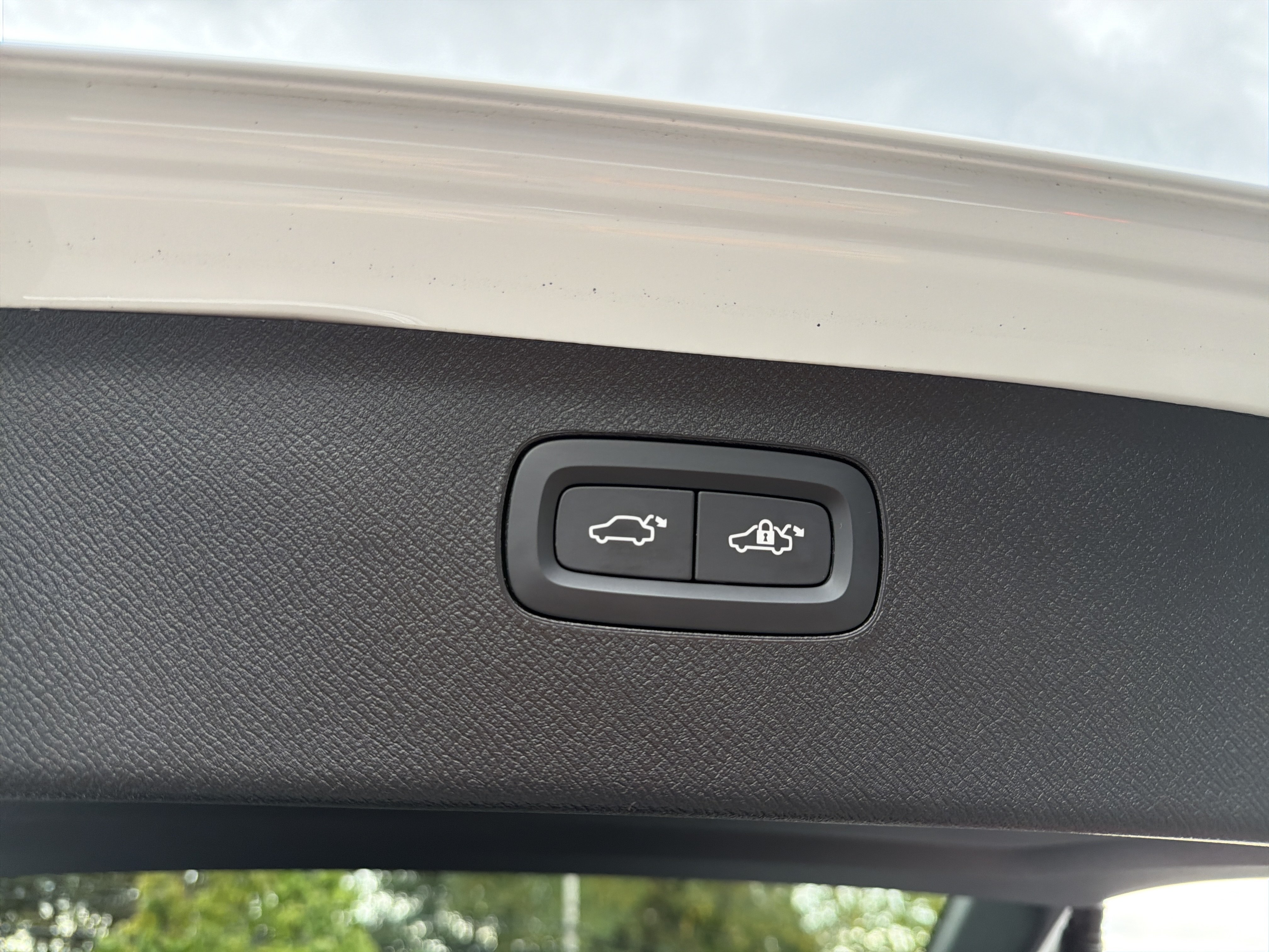 Used 2025 Volvo XC90 B6 Ultra w/ Protection Package Premier AWD/4WD image 29