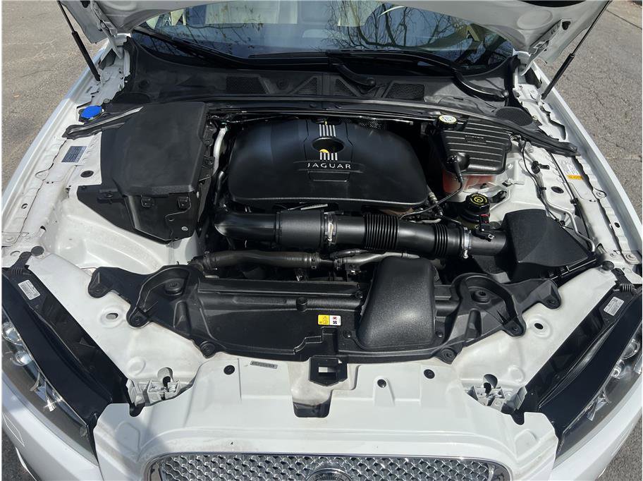 Used 2013 Jaguar XF Luxury image 19