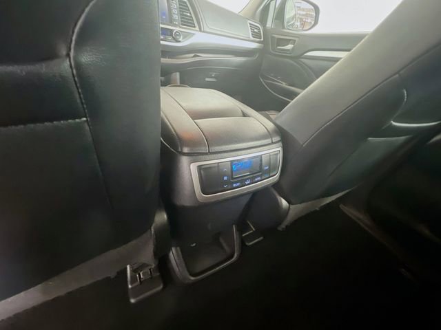 Used 2019 Toyota Highlander XLE AWD/4WD image 22