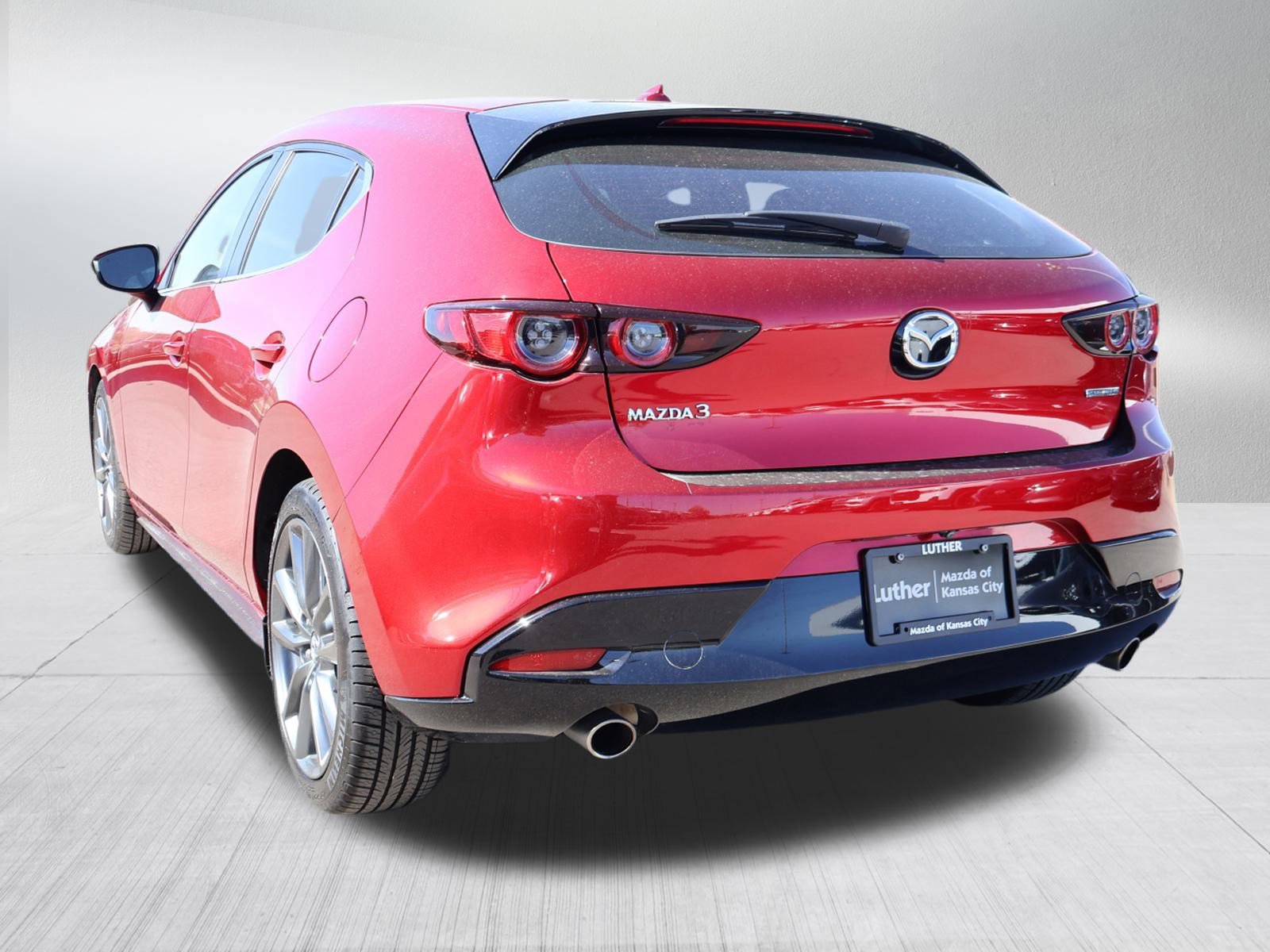 Used 2019 MAZDA MAZDA3 Hatchback w/ Preferred Package image 5