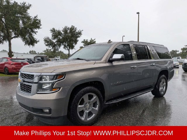 Used 2017 Chevrolet Suburban LT w/ Luxury Package RWD image 7