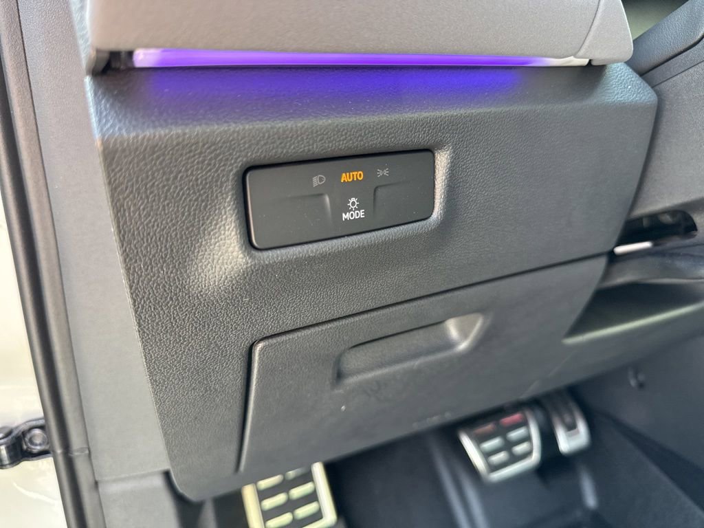 Certified 2026 Volkswagen Tiguan SE R-Line image 18