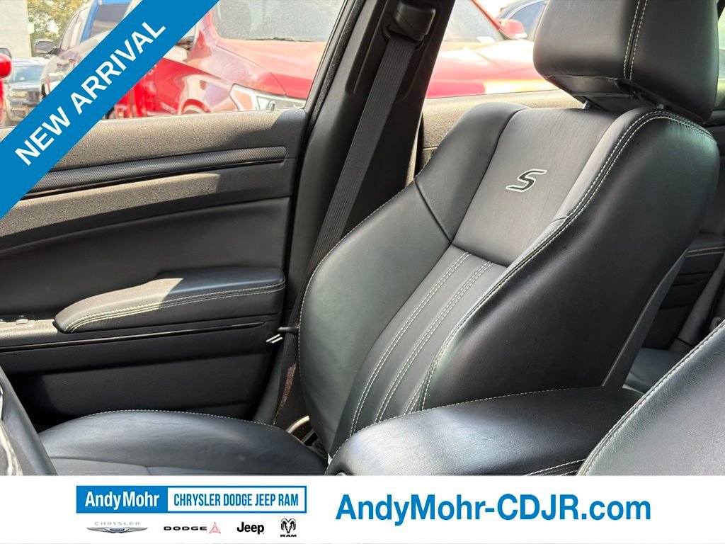 Used 2014 Chrysler 300 S w/ Light Group RWD image 9