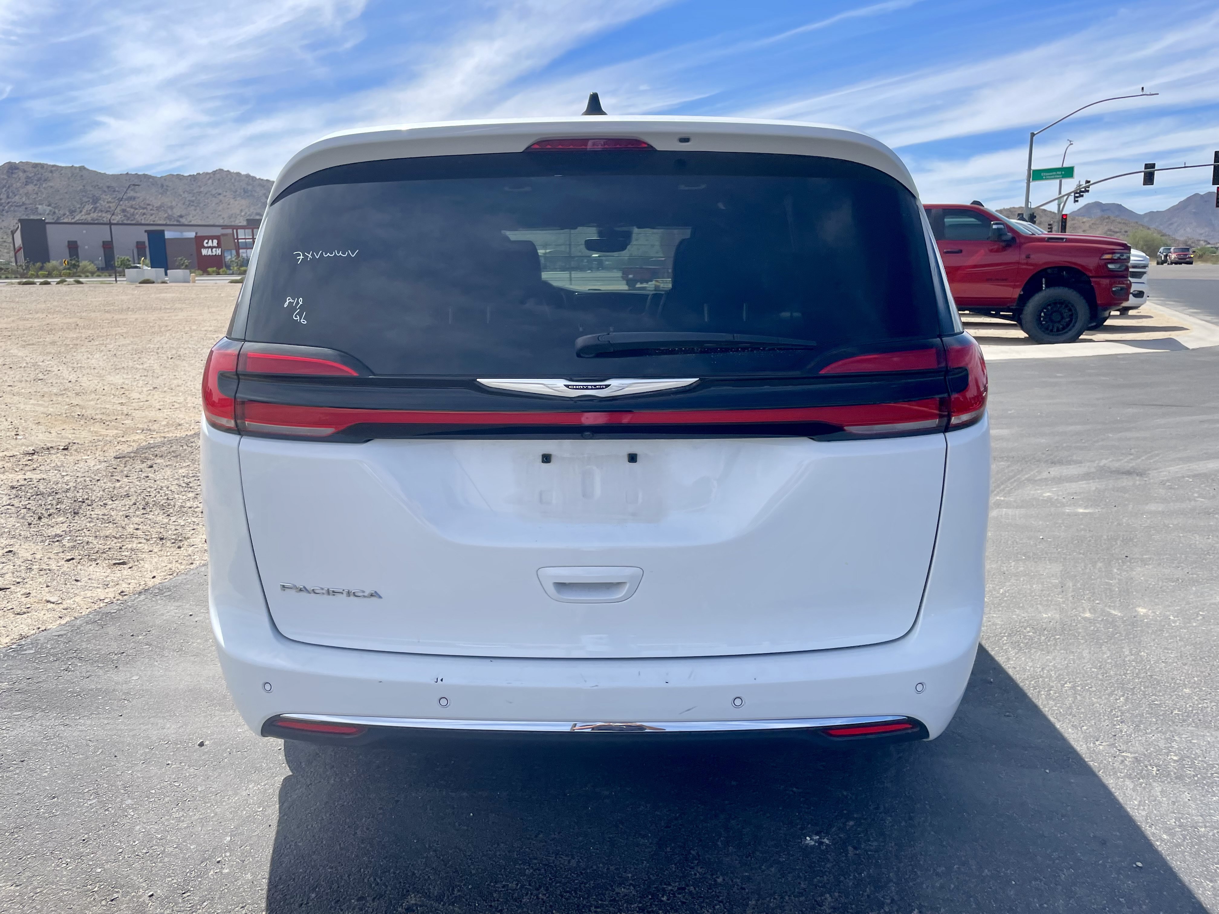 Used 2025 Chrysler Pacifica Select FWD image 4