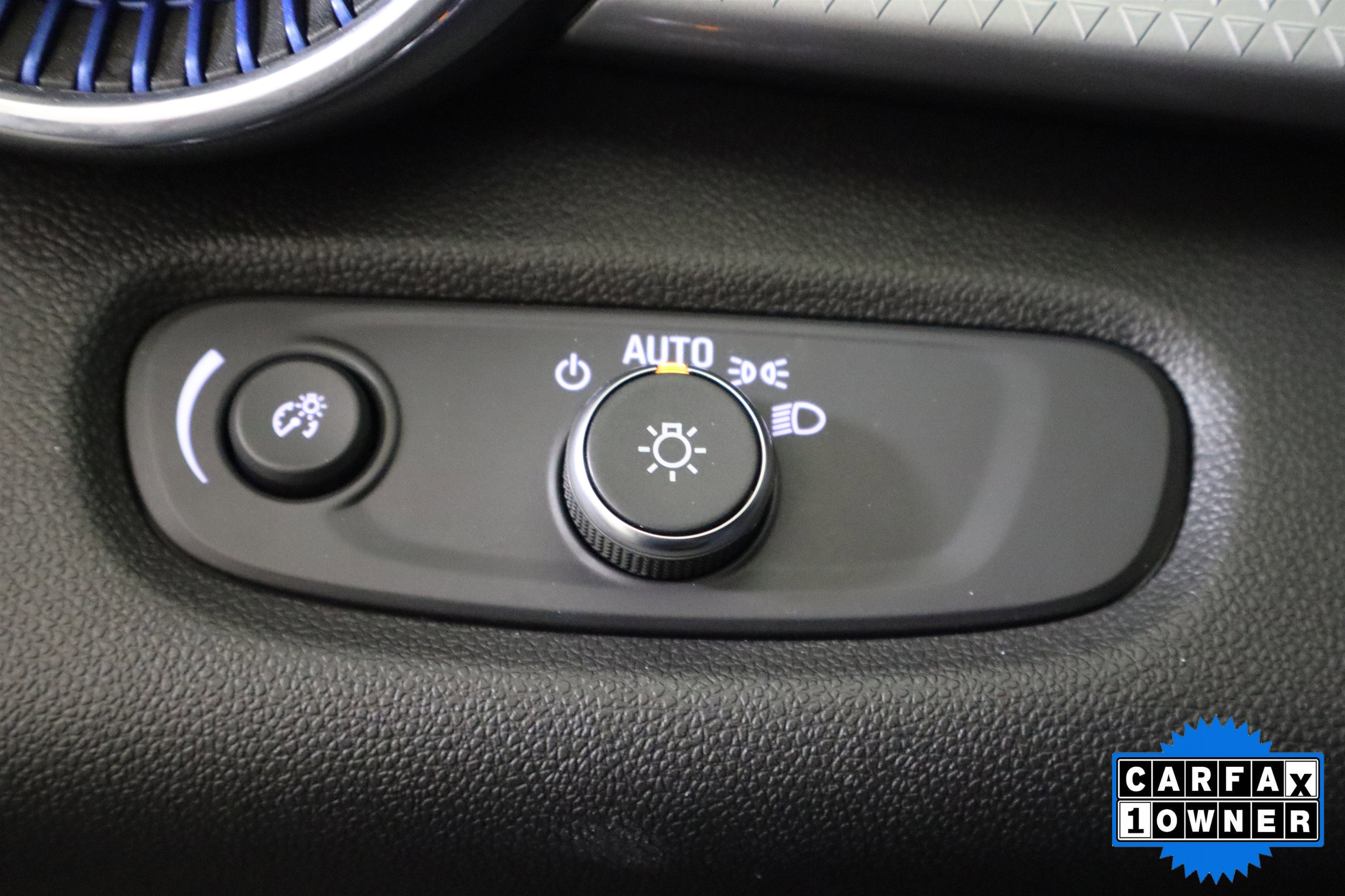 Used 2025 Chevrolet Trax LT image 33