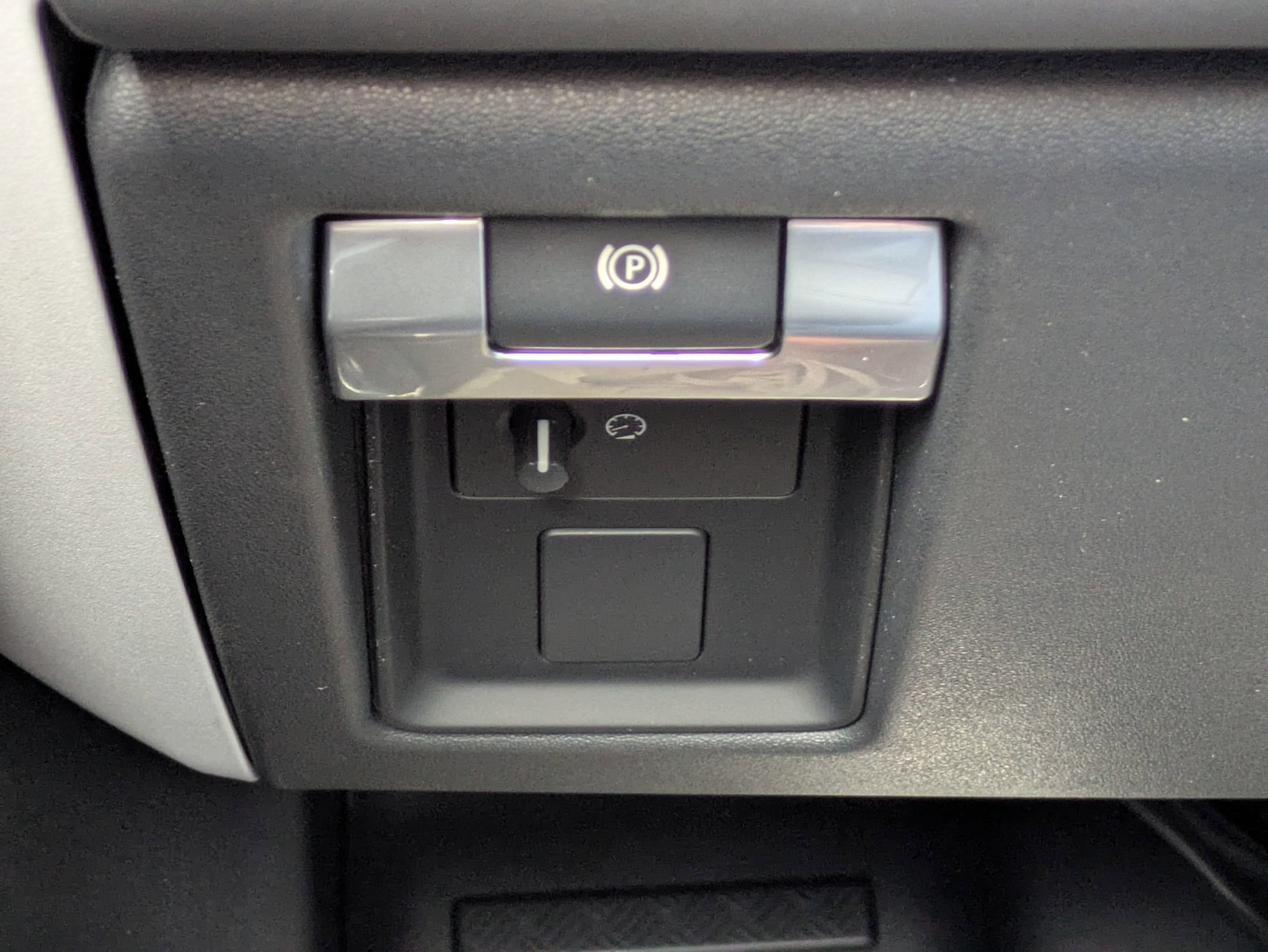 New 2026 Land Rover Defender 110 X-Dynamic SE image 19