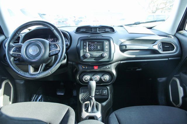 Used 2016 Jeep Renegade Latitude w/ Cold Weather Group FWD image 16