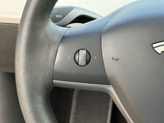 Used 2022 Tesla Model Y Long Range AWD/4WD image 13