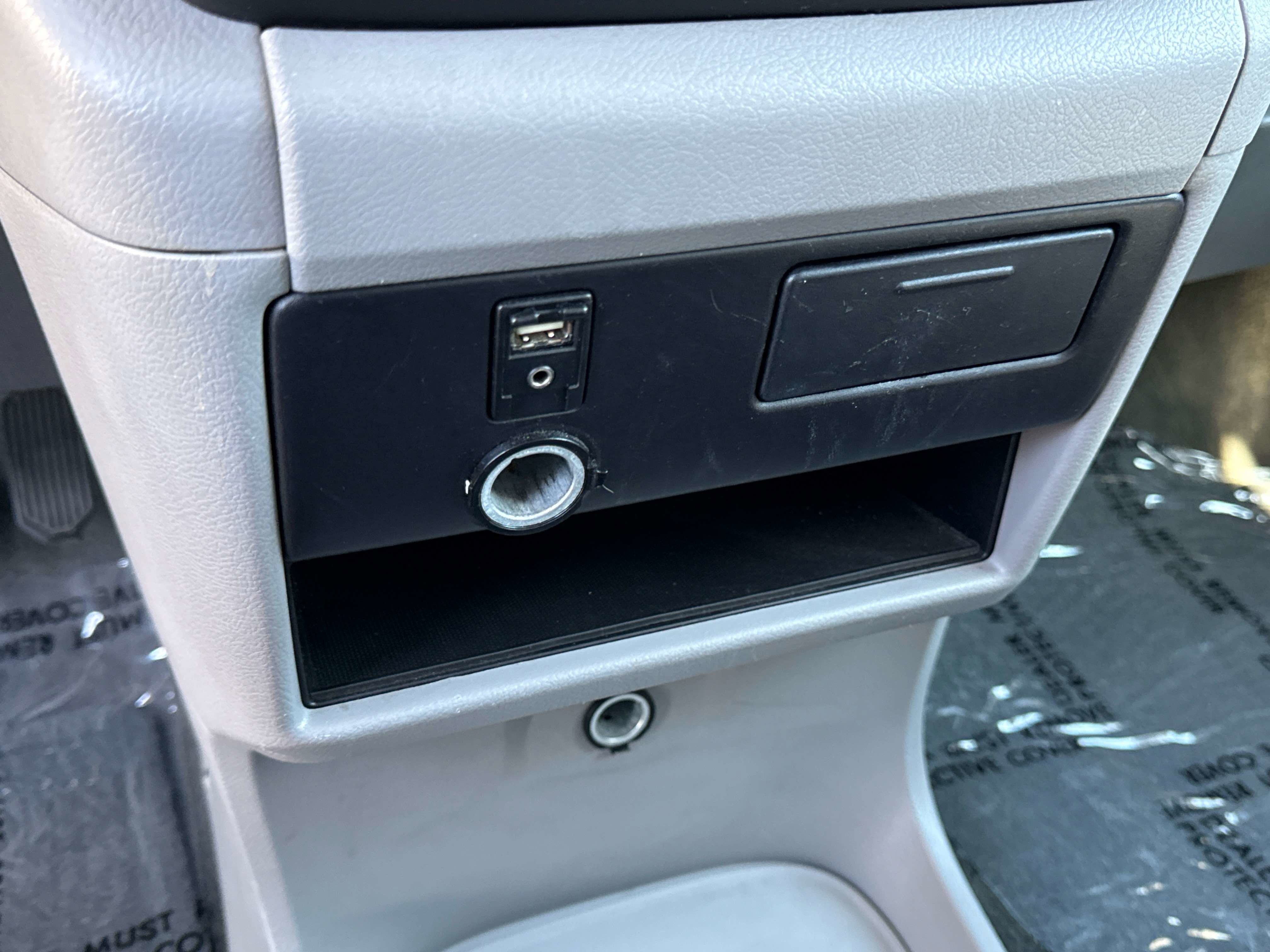 Used 2015 Toyota Sienna LE image 21