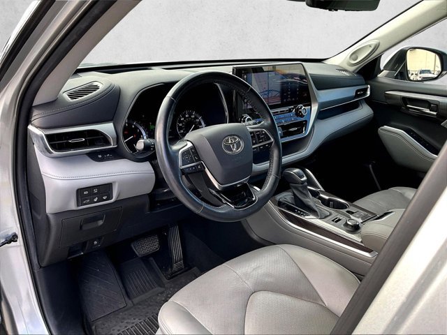 Used 2021 Toyota Highlander Platinum image 14