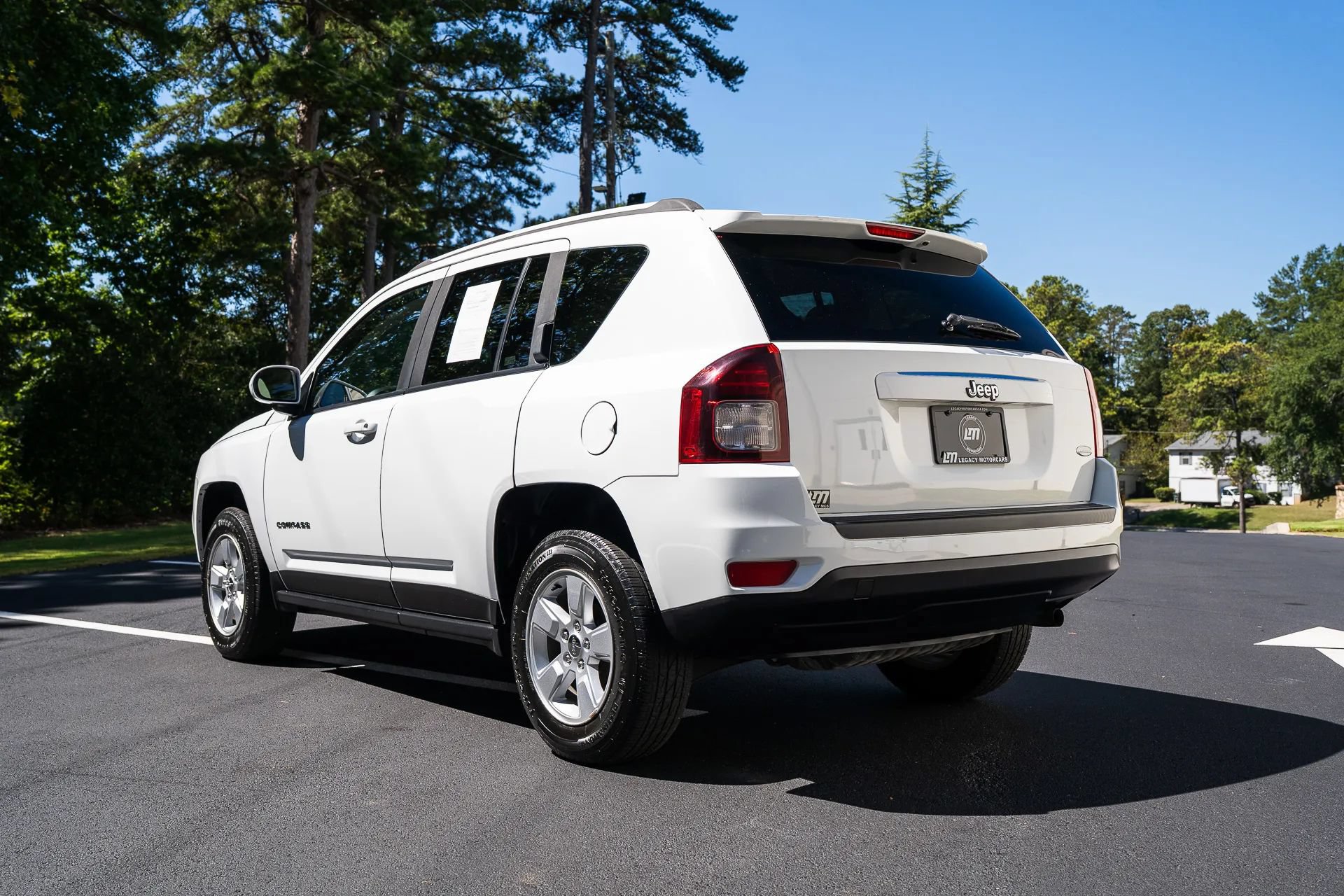 Used 2017 Jeep Compass Latitude FWD image 6