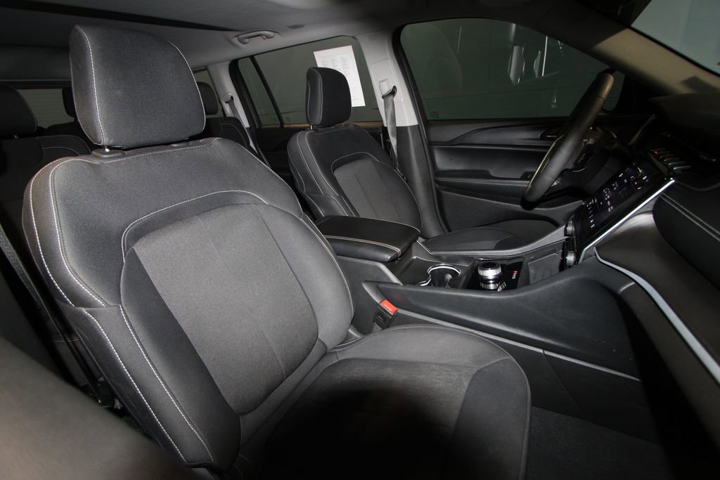 Used 2024 Jeep Grand Cherokee L Laredo image 25