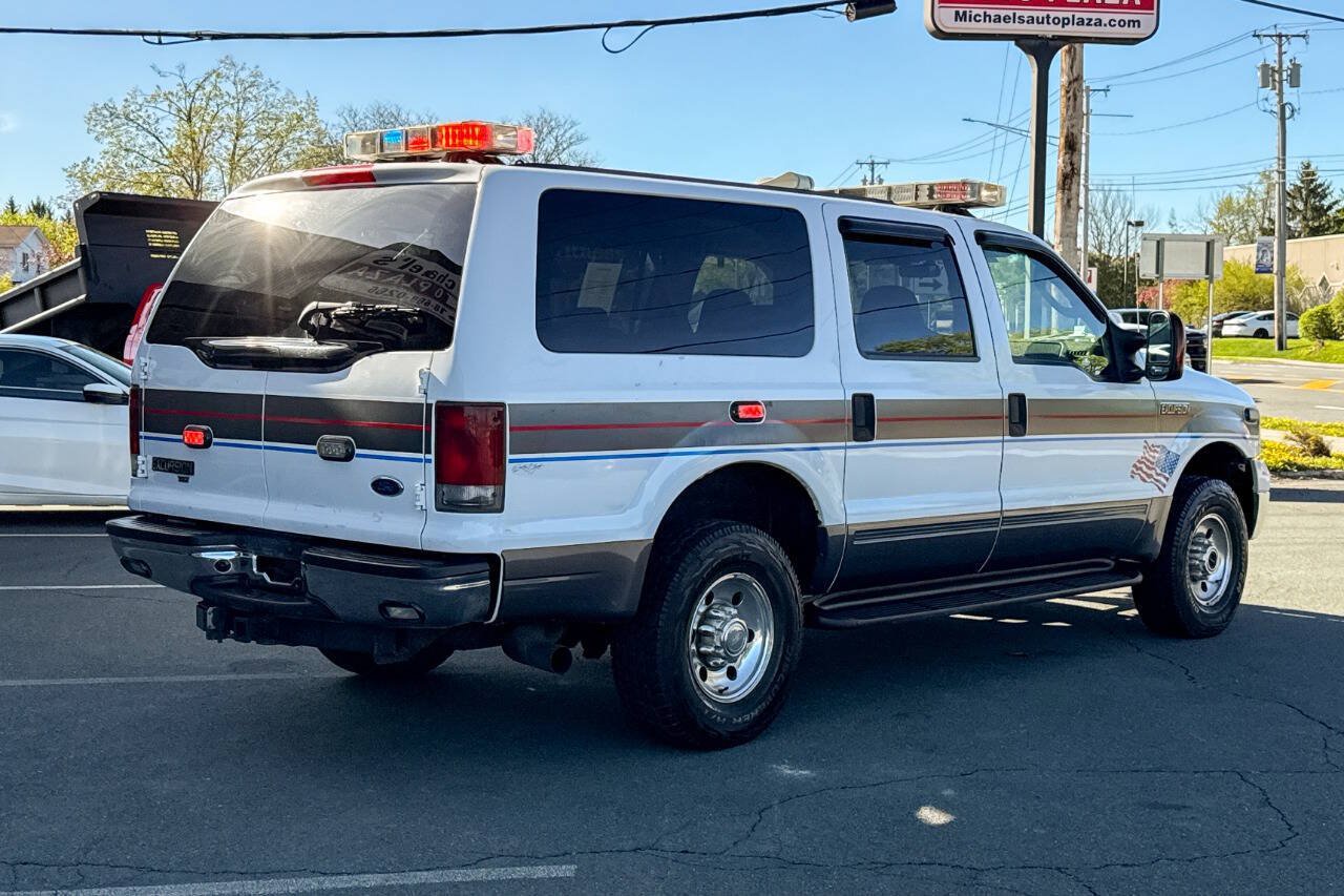 Used 2005 Ford Excursion XLT AWD/4WD image 4