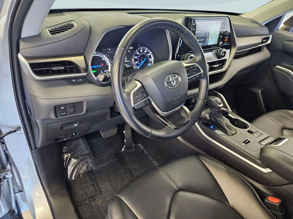 Used 2022 Toyota Highlander XLE AWD/4WD image 13