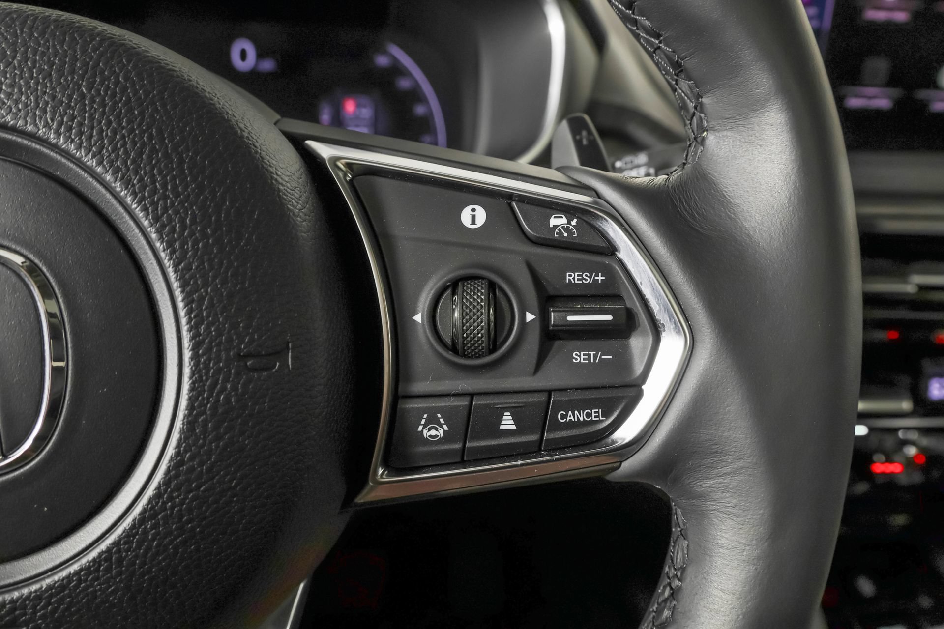 Used 2025 Acura MDX SH-AWD w/ Advance Package image 30