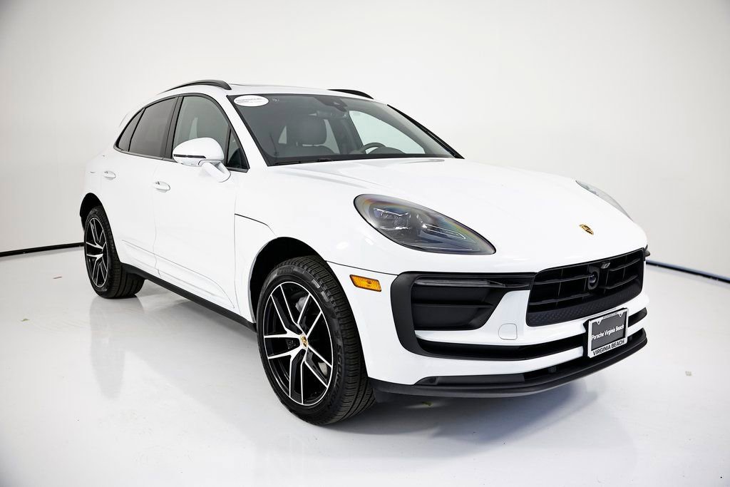 Certified 2025 Porsche Macan image 9