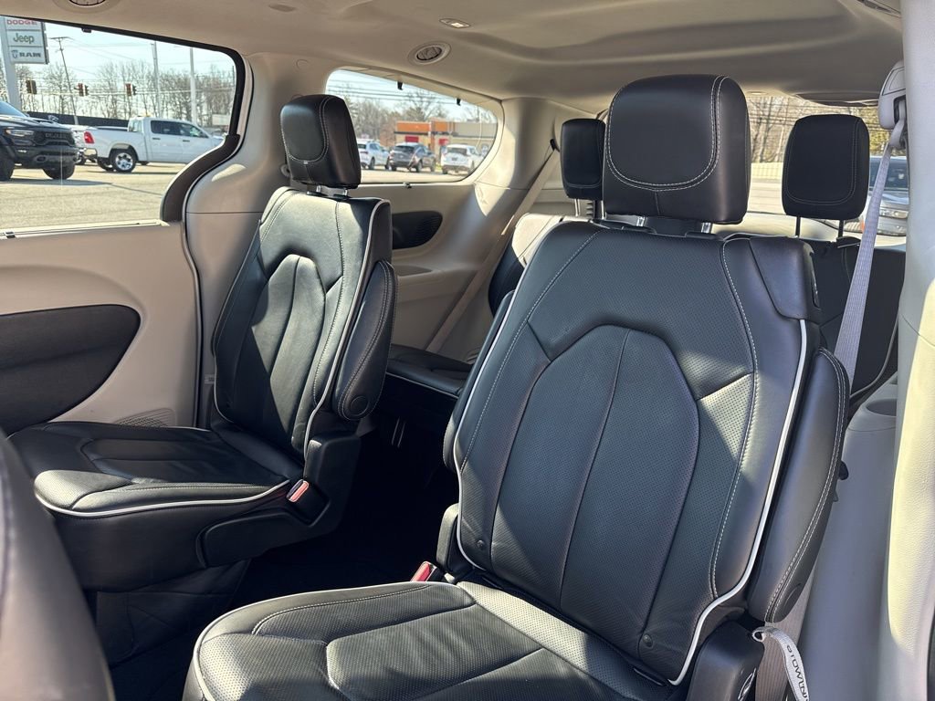 Used 2023 Chrysler Pacifica Limited image 12