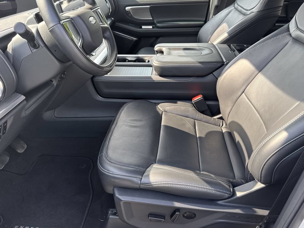 Used 2025 Ford Expedition Max Platinum w/ Driver's Package AWD/4WD image 9