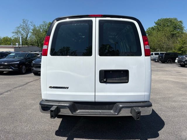 Used 2024 Chevrolet Express 2500 w/ Driver Convenience Package RWD image 4
