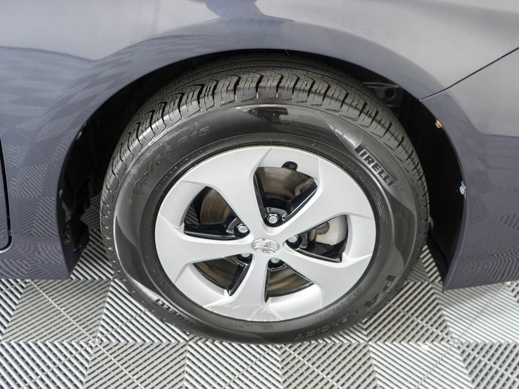 Used 2015 Toyota Prius Four image 29