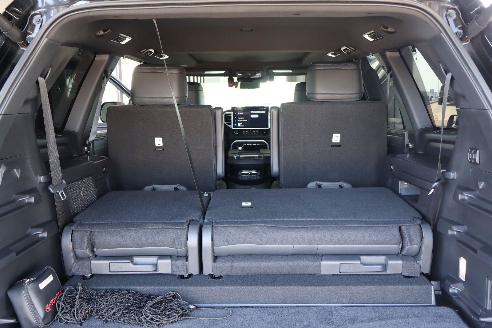 Used 2025 Toyota Sequoia Platinum AWD/4WD image 25