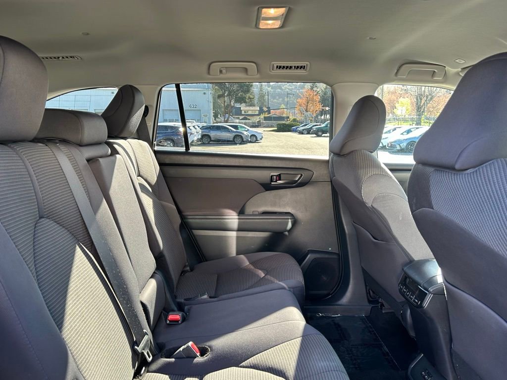 Certified 2025 Toyota Highlander LE image 14