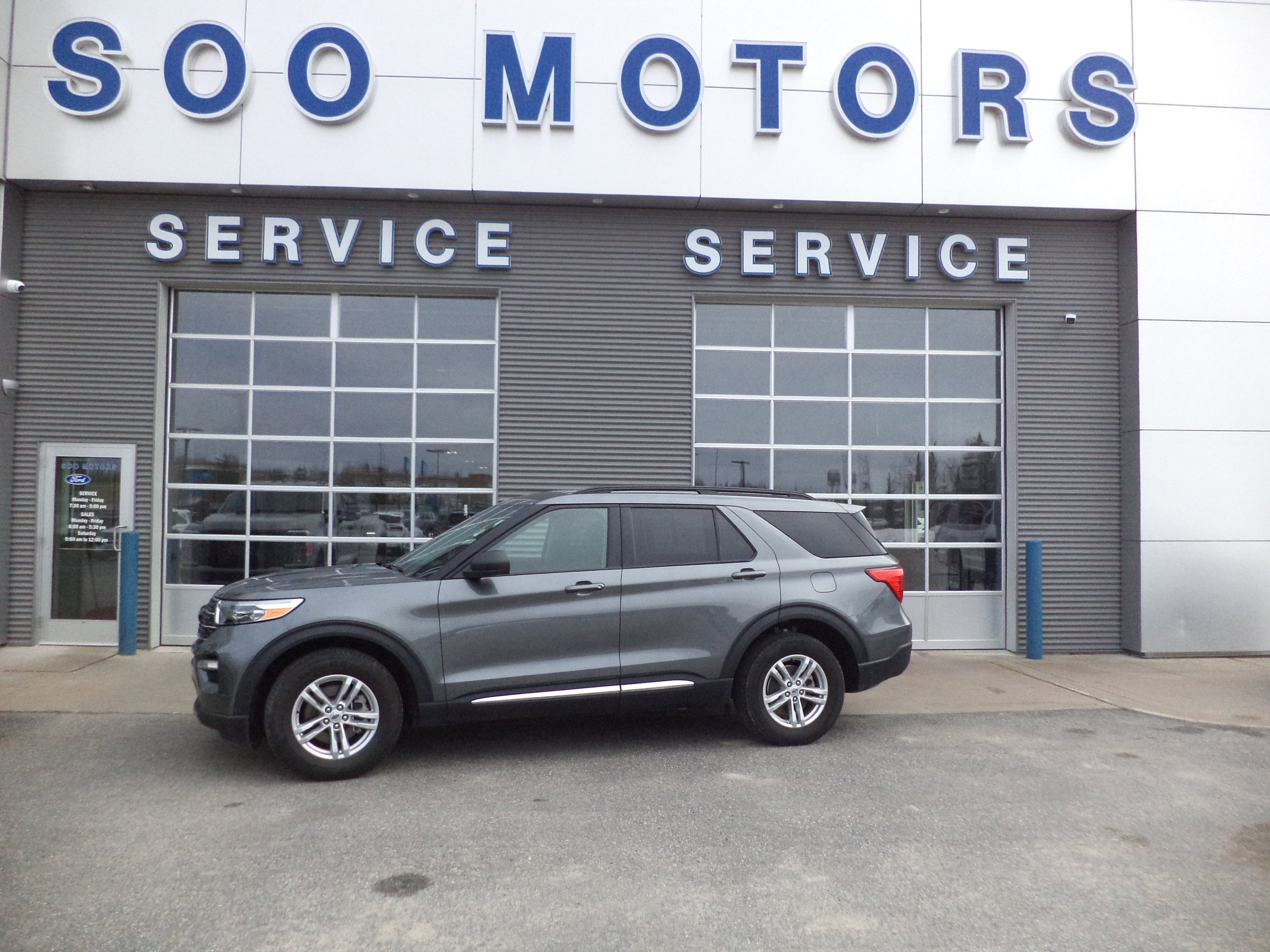 Used 2023 Ford Explorer XLT w/ Equipment Group 202A image 1