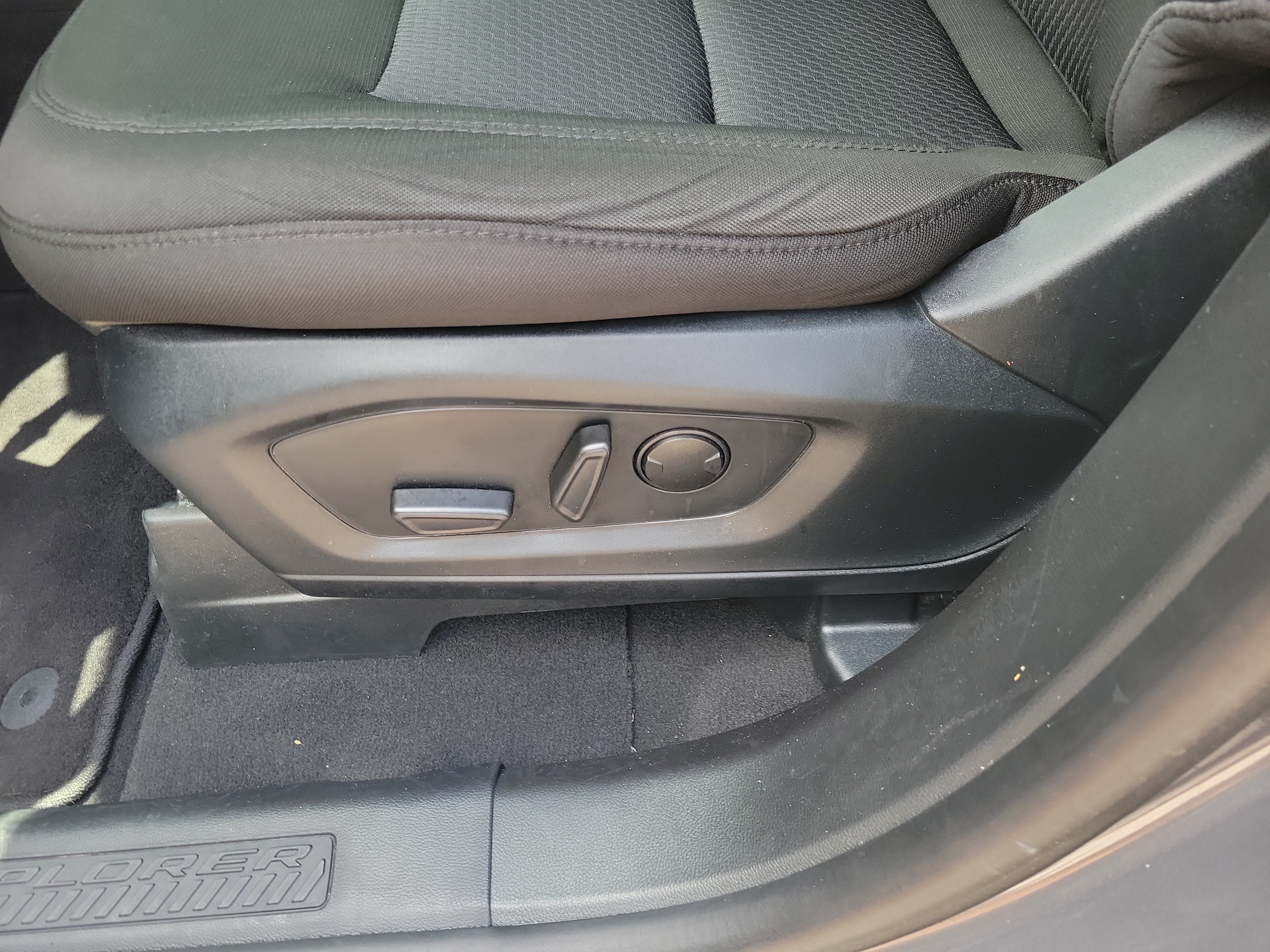 Used 2023 Ford Explorer XLT RWD image 18
