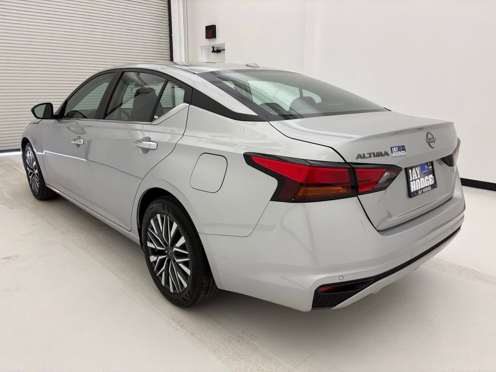 Used 2025 Nissan Altima 2.5 SV FWD image 15