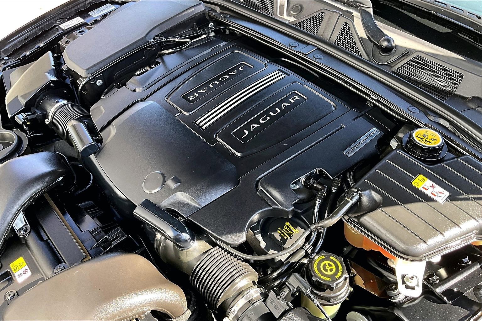 Used 2015 Jaguar XF Portfolio RWD image 31