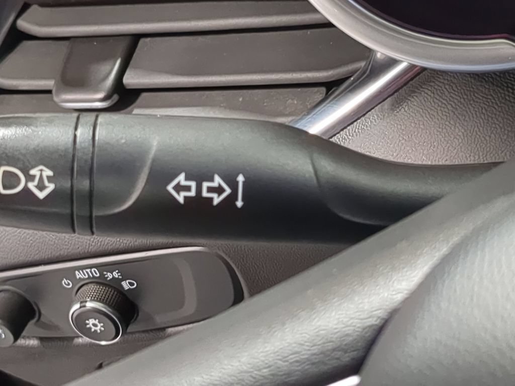 Used 2020 Chevrolet Malibu LT FWD image 31