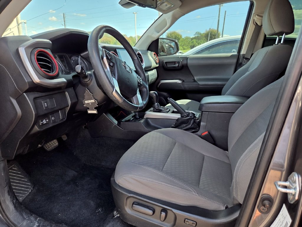 Used 2021 Toyota Tacoma SR5 RWD image 6