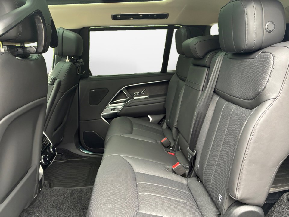 New 2026 Land Rover Range Rover Long Wheelbase SE AWD/4WD image 13