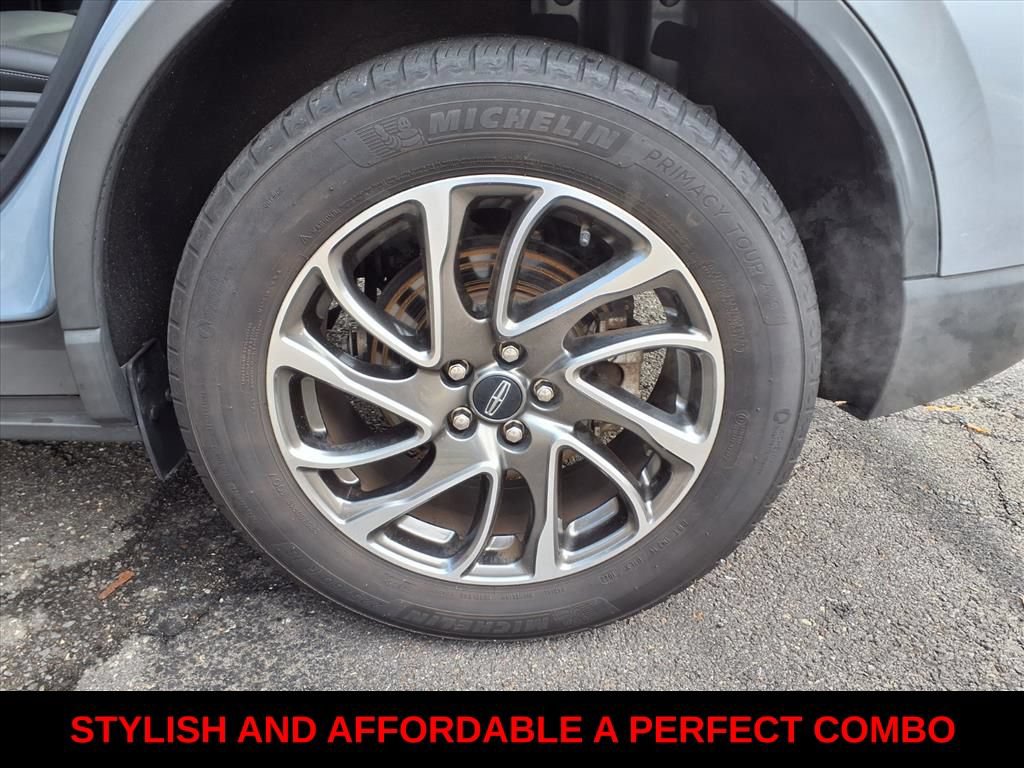 Used 2022 Lincoln Corsair AWD w/ Equipment Group 101A image 6