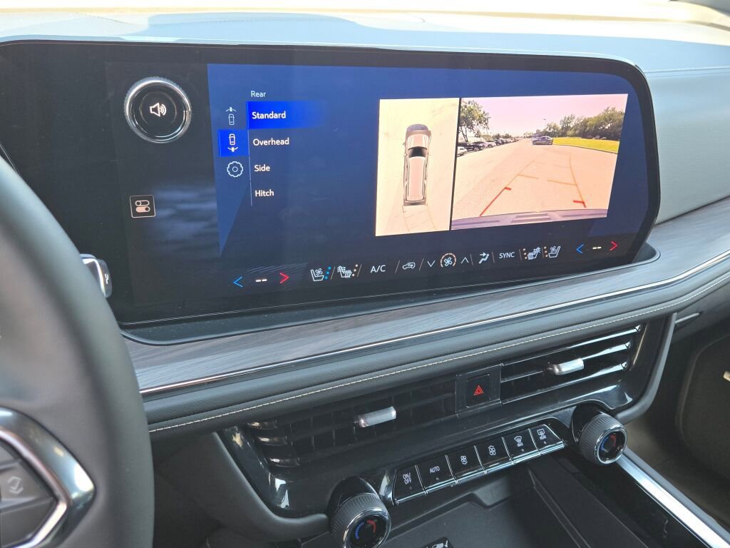 Used 2025 Chevrolet Suburban Premier image 37