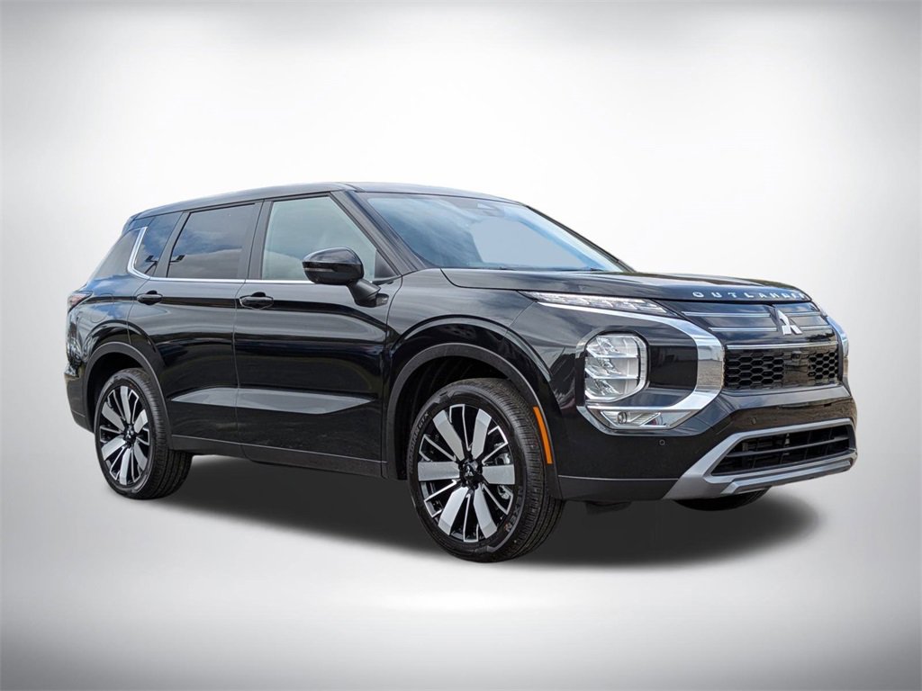 New 2025 Mitsubishi Outlander SE image 2