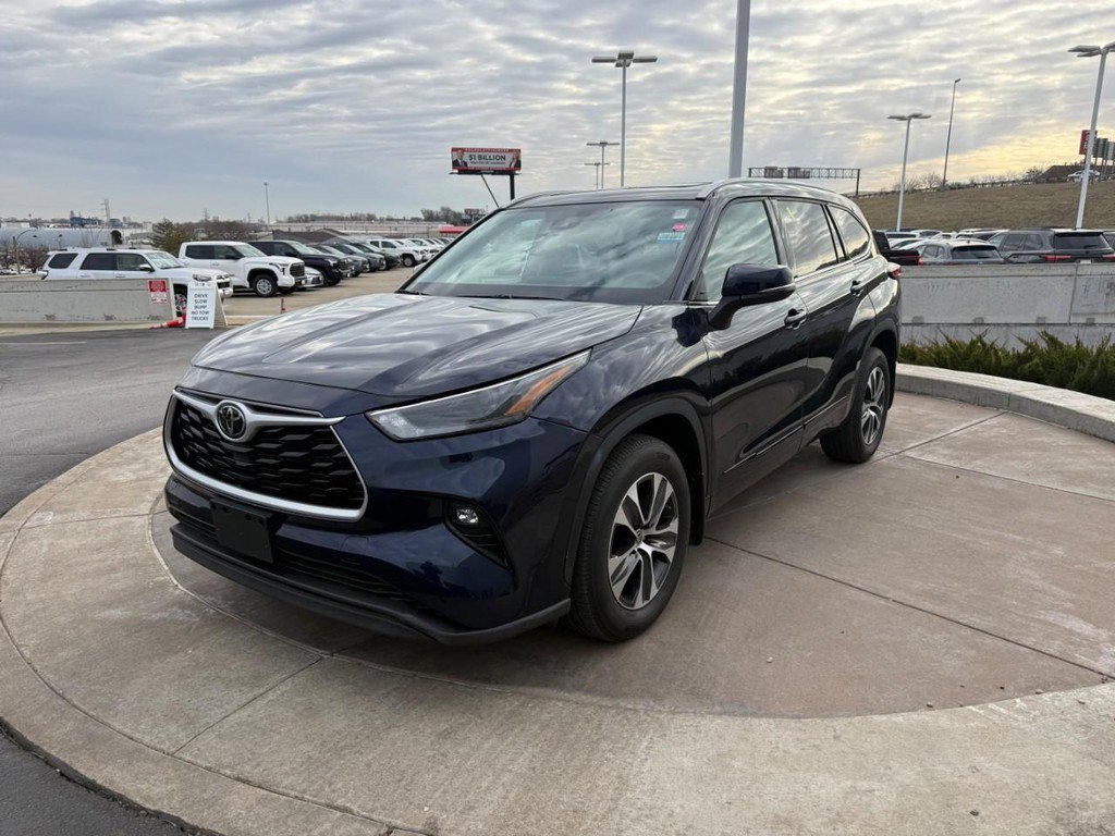 Used 2022 Toyota Highlander XLE image 10