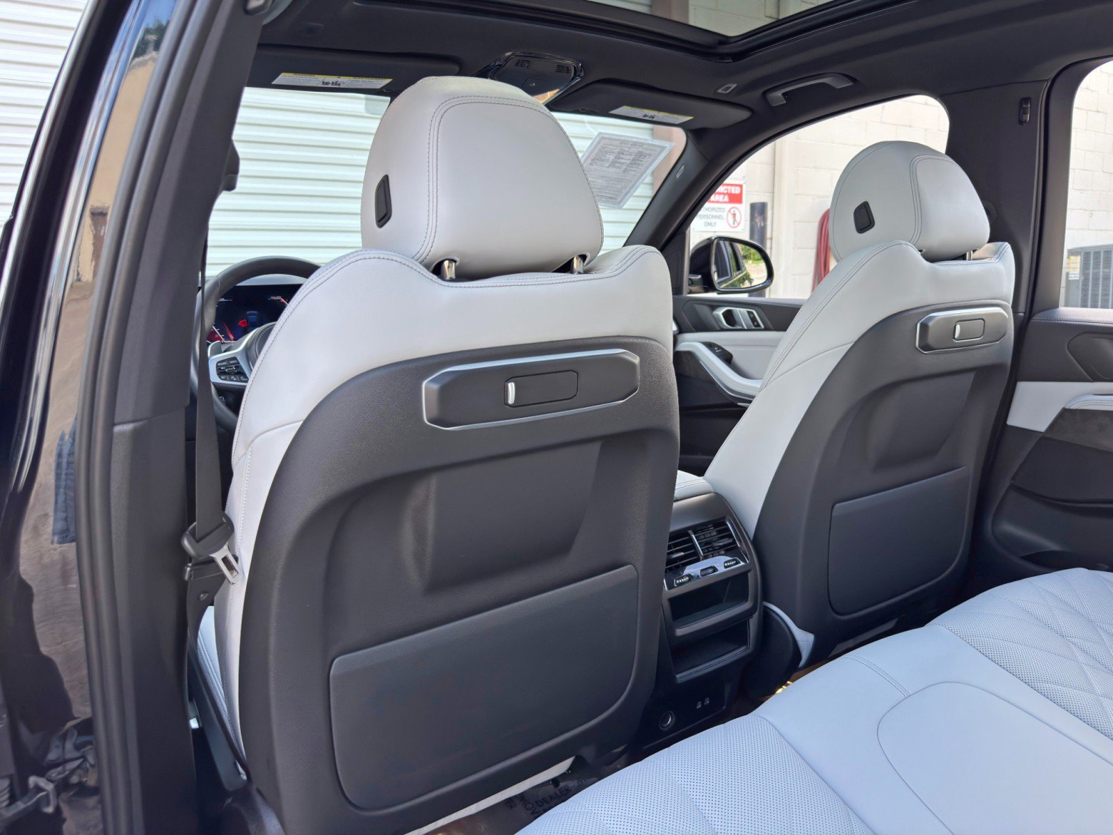 Used 2024 BMW X5 xDrive50e w/ M Sport Package AWD/4WD image 40