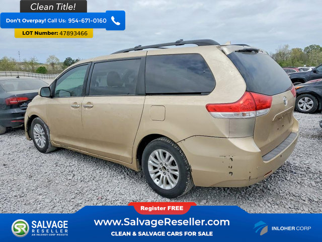 Used 2013 Toyota Sienna XLE w/ Premium Pkg FWD image 3