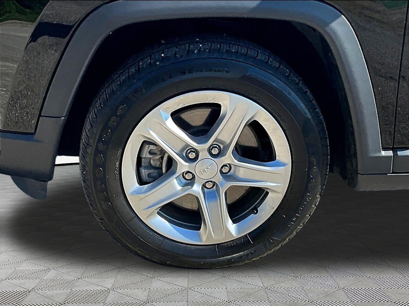 Used 2024 Jeep Compass Latitude AWD/4WD image 34