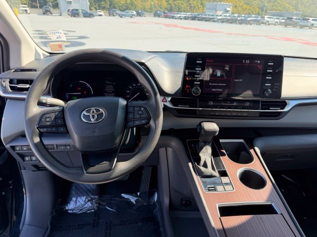 Used 2023 Toyota Sienna LE FWD image 13