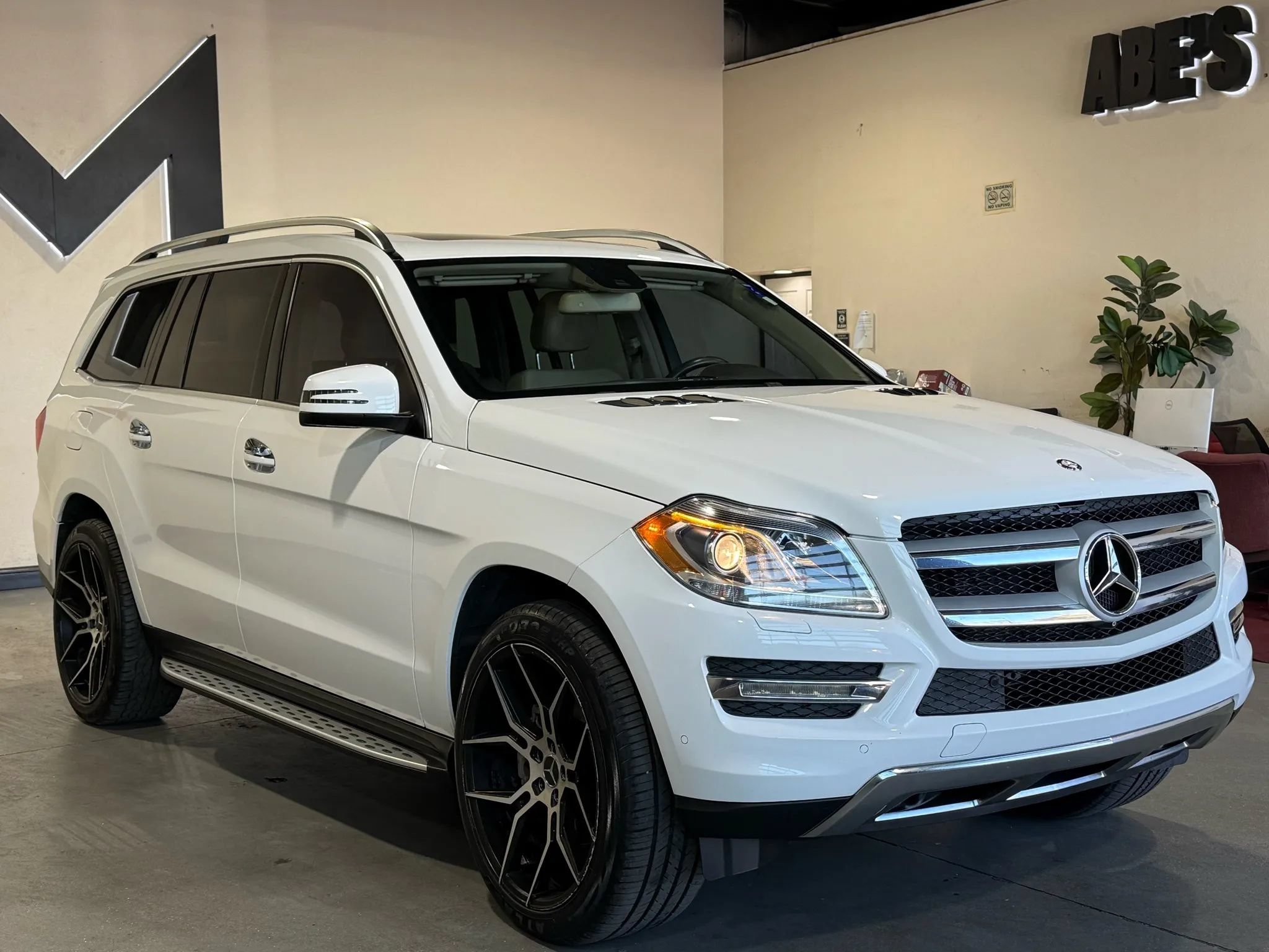Used 2016 Mercedes-Benz GL 450 4MATIC image 3