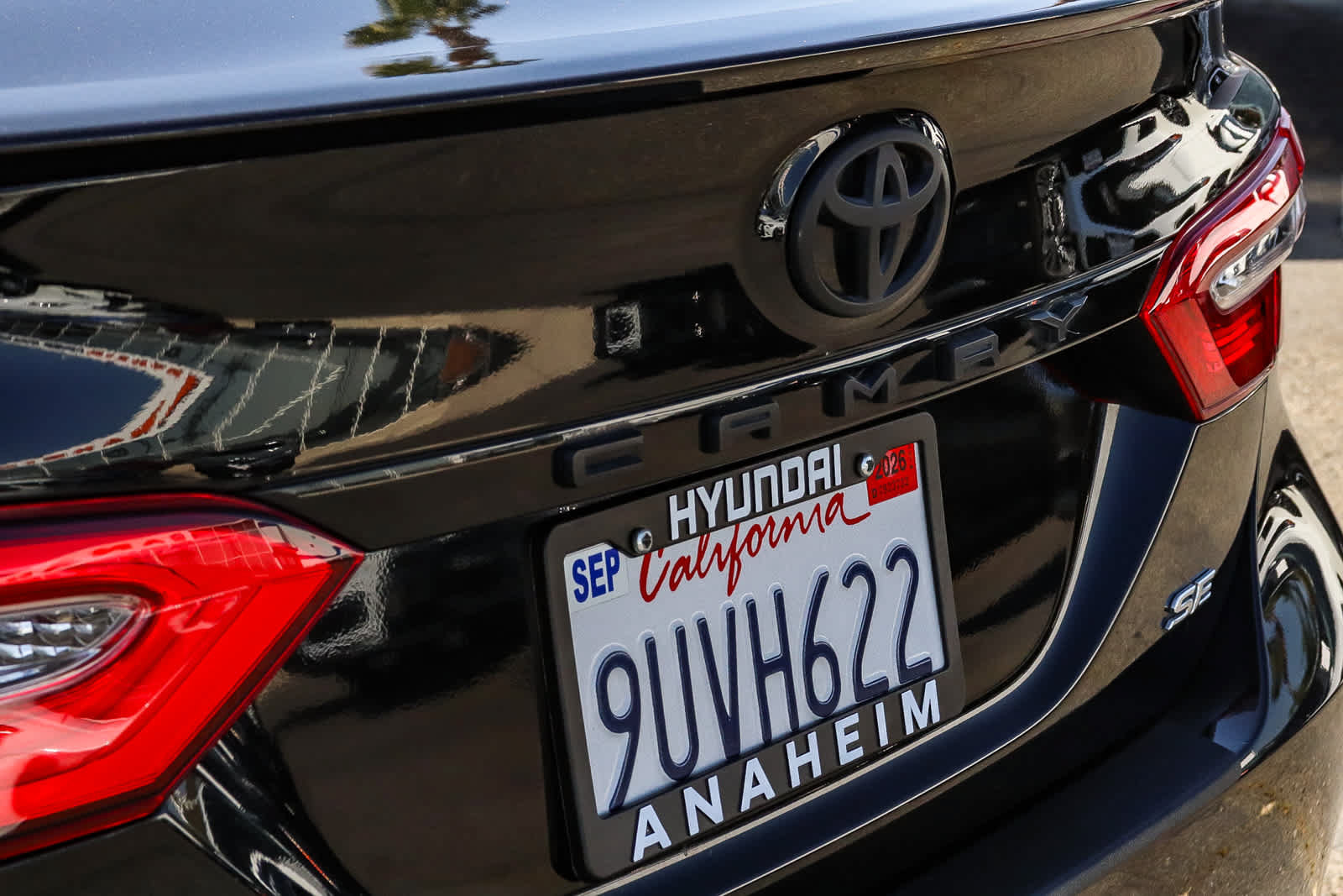 Used 2018 Toyota Camry SE FWD image 12