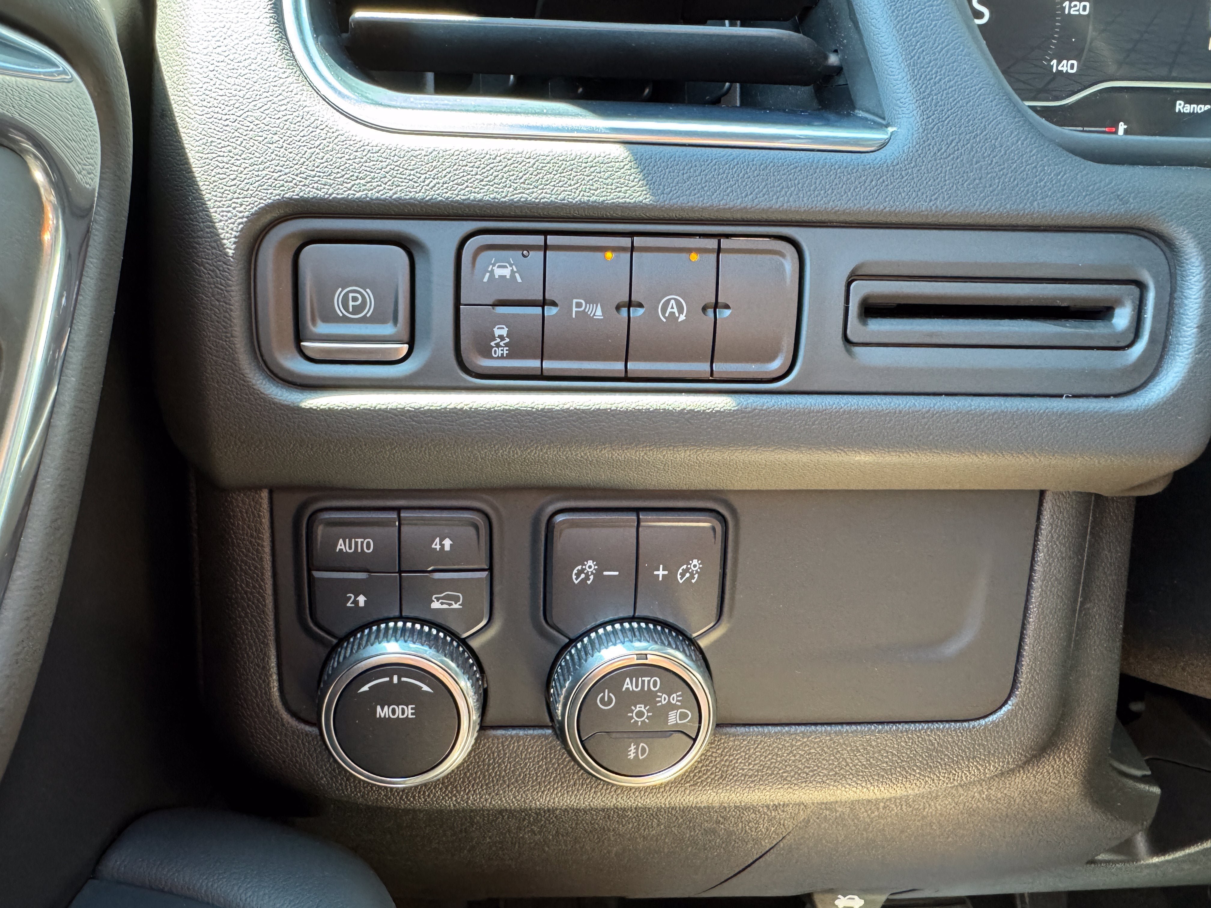 Used 2023 GMC Yukon SLT AWD/4WD image 21